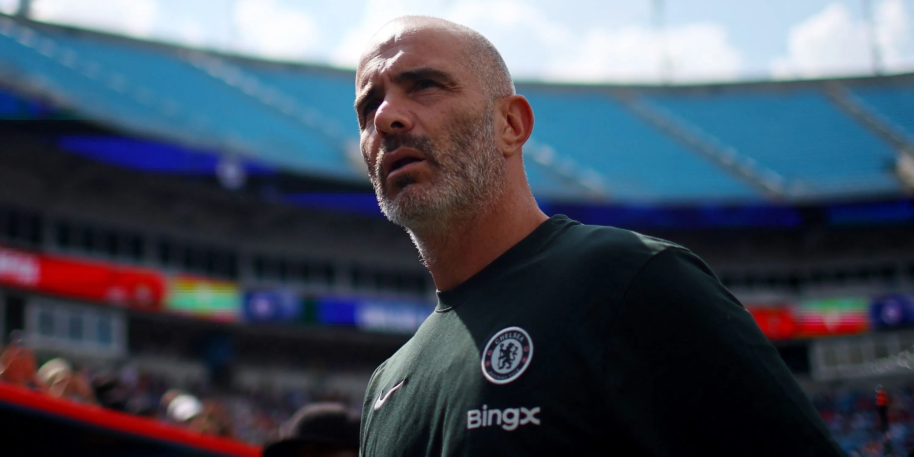 HLV Enzo Maresca của Chelsea trên đường pitch
