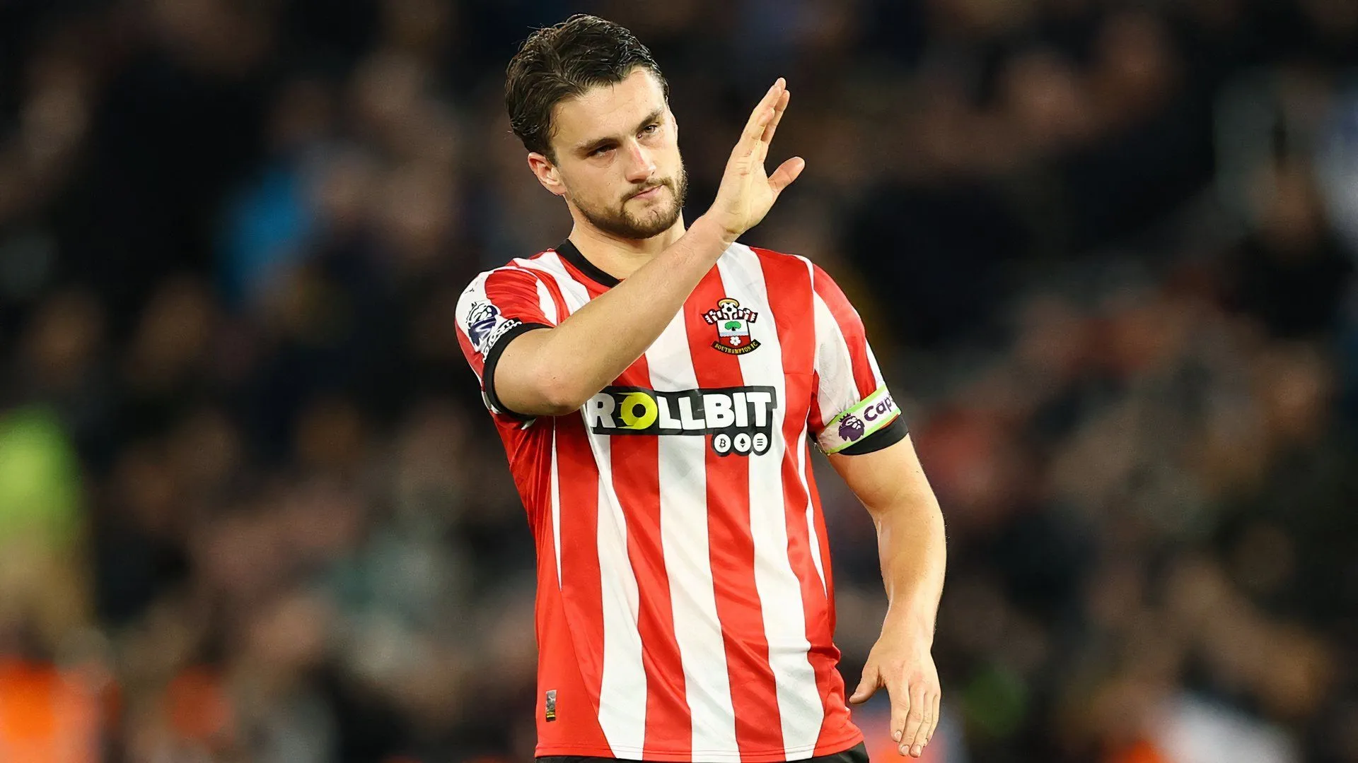 Huy hiệu và màu áo truyền thống của câu lạc bộ Southampton