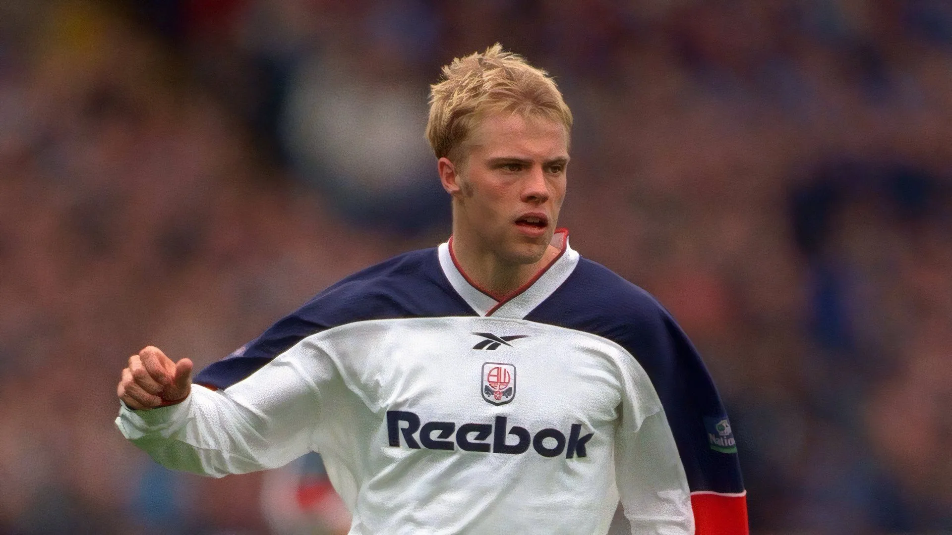 Huyền thoại Eidur Gudjohnsen trong màu áo Bolton Wanderers, nơi ông bắt đầu làm nên tên tuổi tại Anh