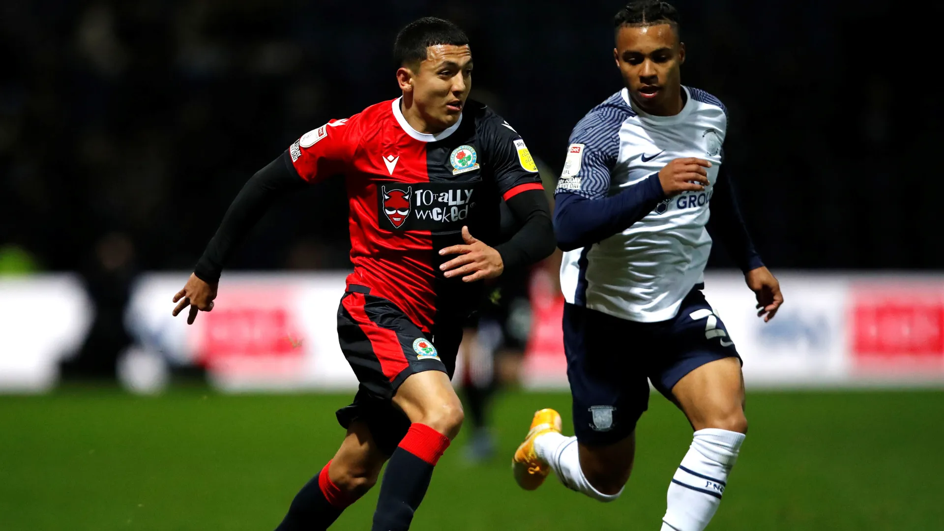 Ian Poveda chơi cho Blackburn Rovers