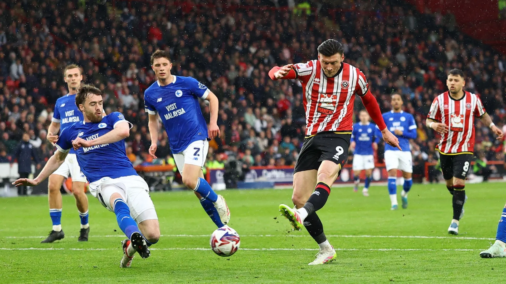 Kieffer Moore thi đấu cho Sheffield United
