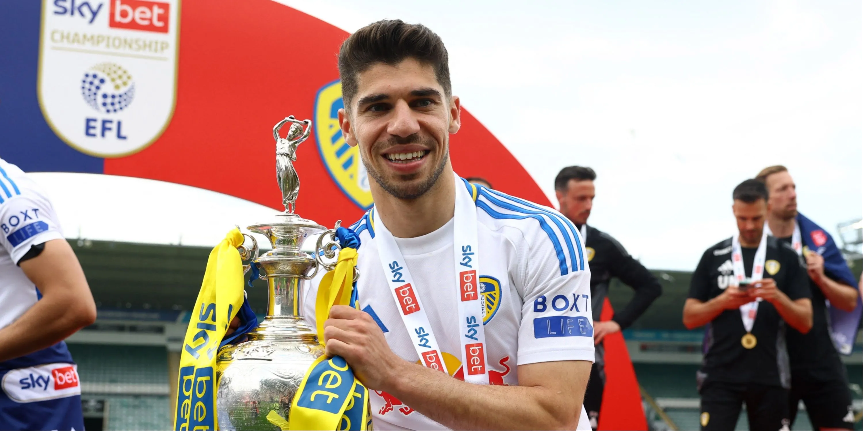 Manor Solomon trong màu áo Leeds United