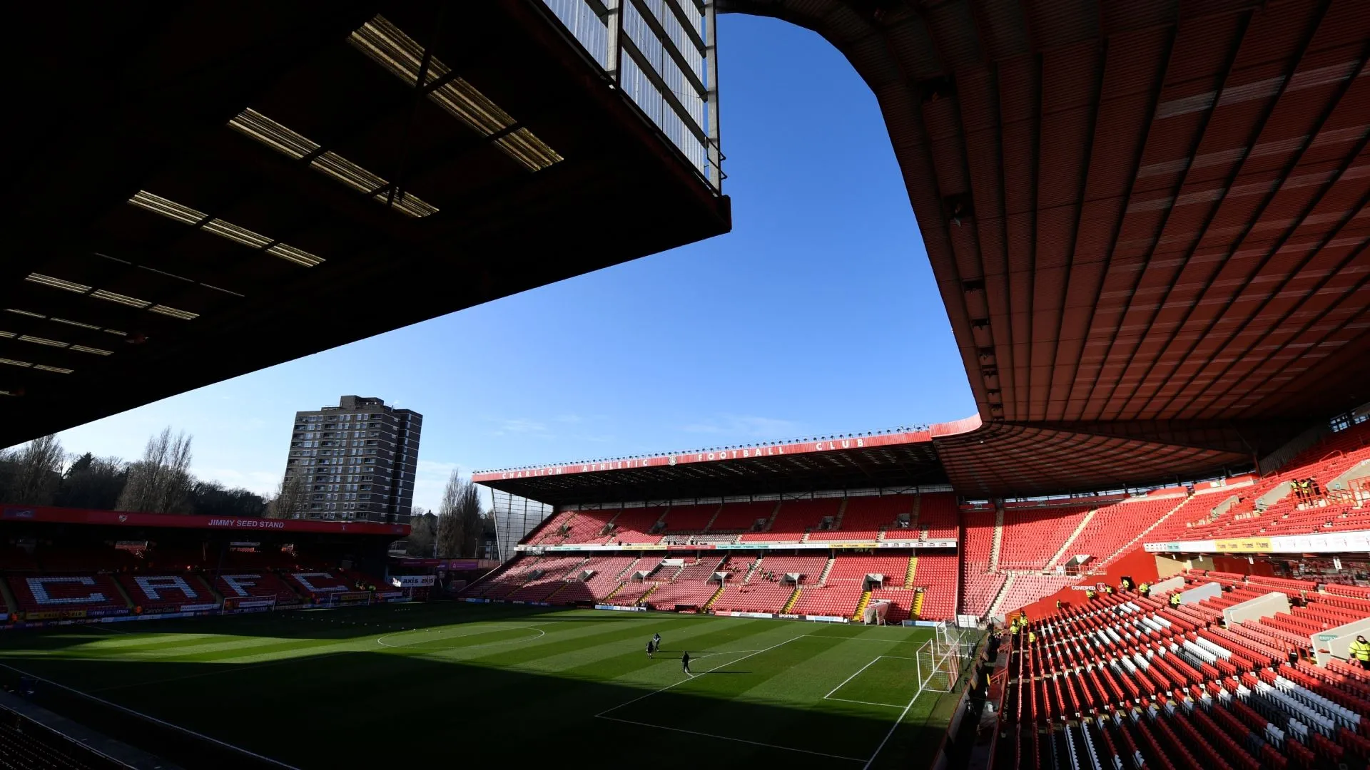 Sân The Valley của Charlton Athletic, từng là pháo đài nay đã xuống cấp và thiếu sức sống