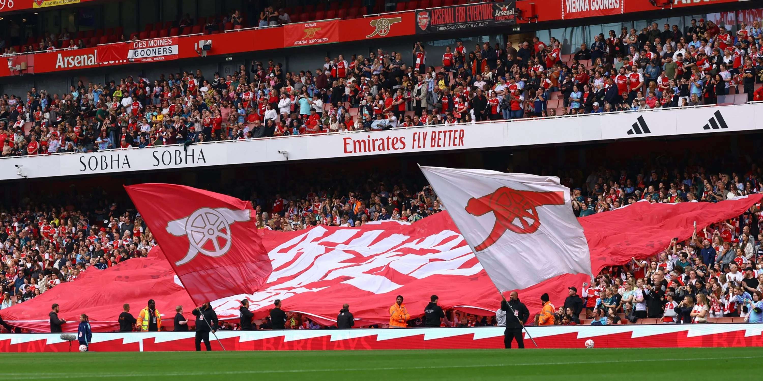 Sân vận động Emirates của Arsenal trong một trận đấu Premier League