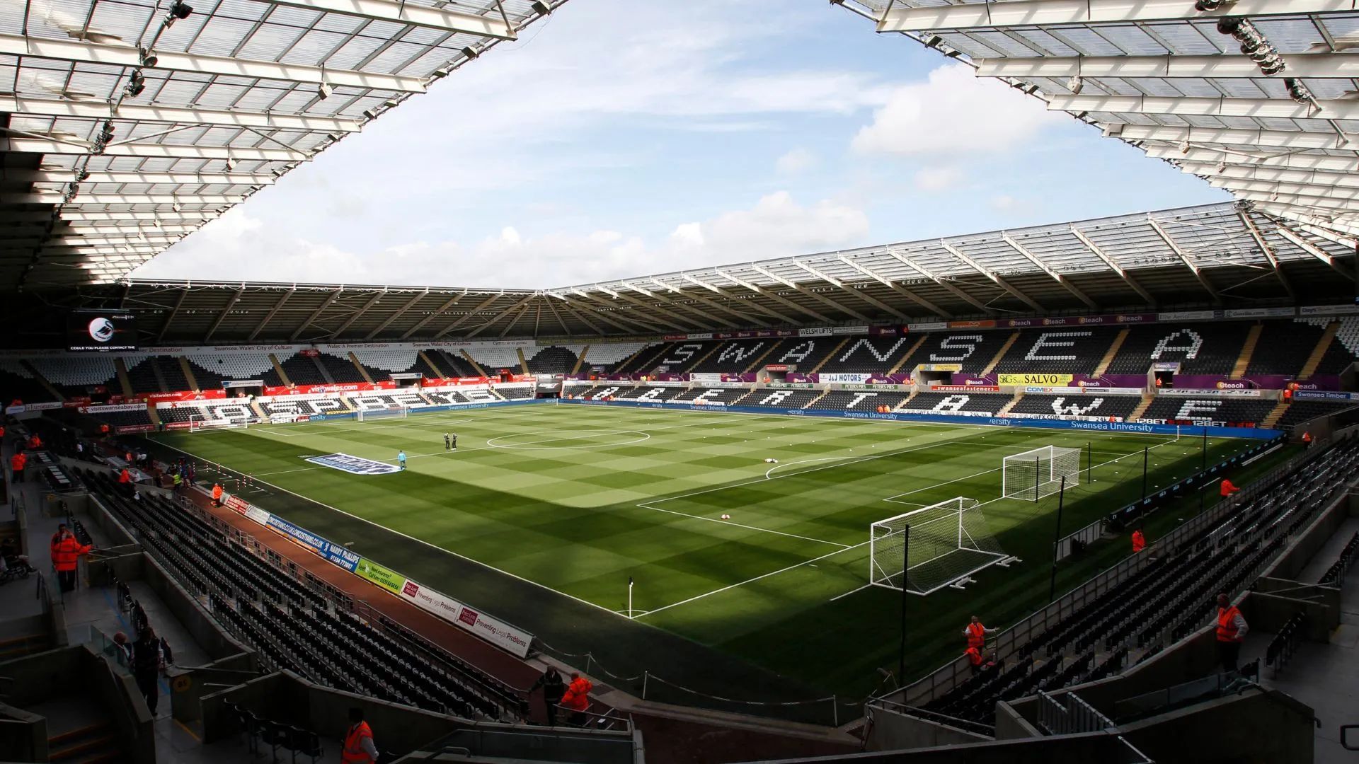 Sân vận động Swansea.com của Swansea City, một công trình hiện đại nhưng thiếu linh hồn