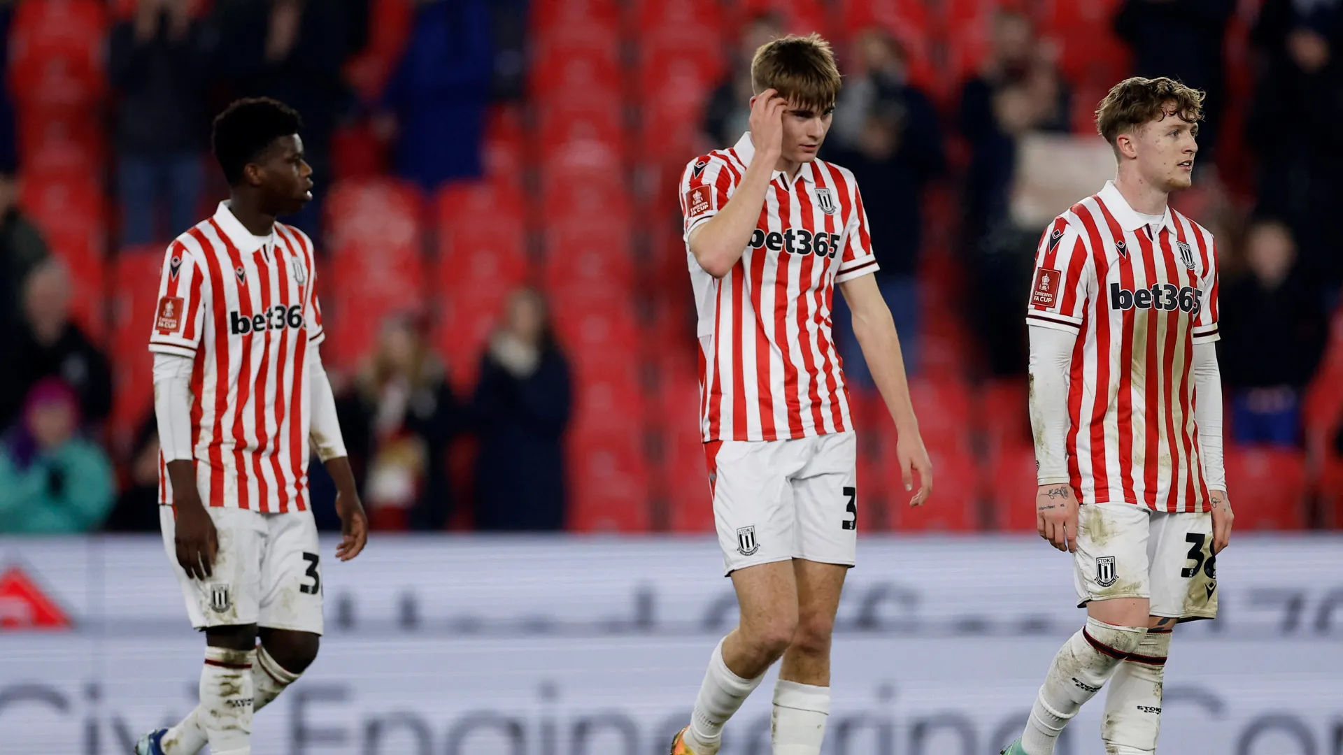 Sol Sidibe trong màu áo Stoke City thi đấu tại Championship