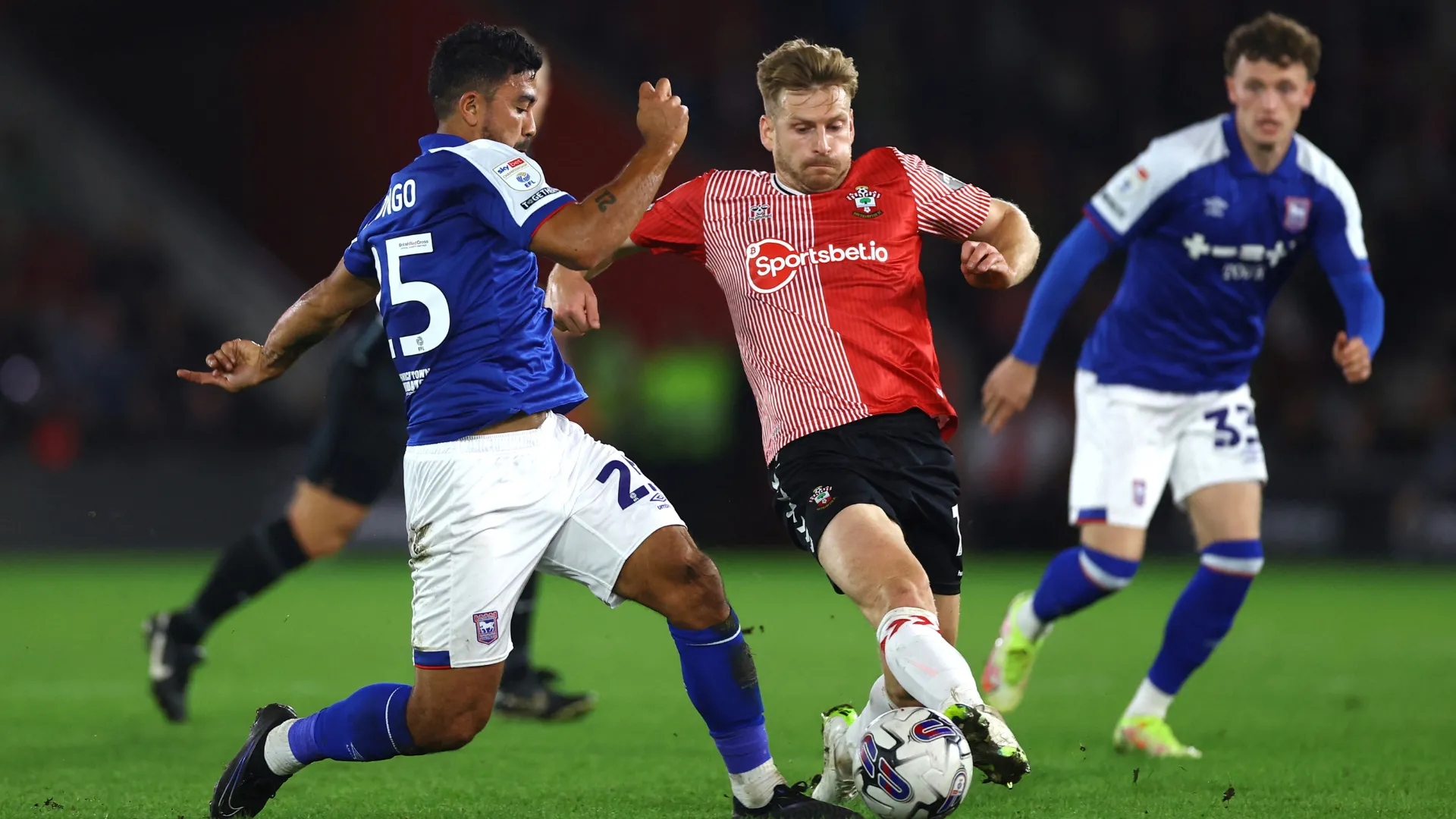 Stuart Armstrong khoác áo Southampton với phong độ ấn tượng