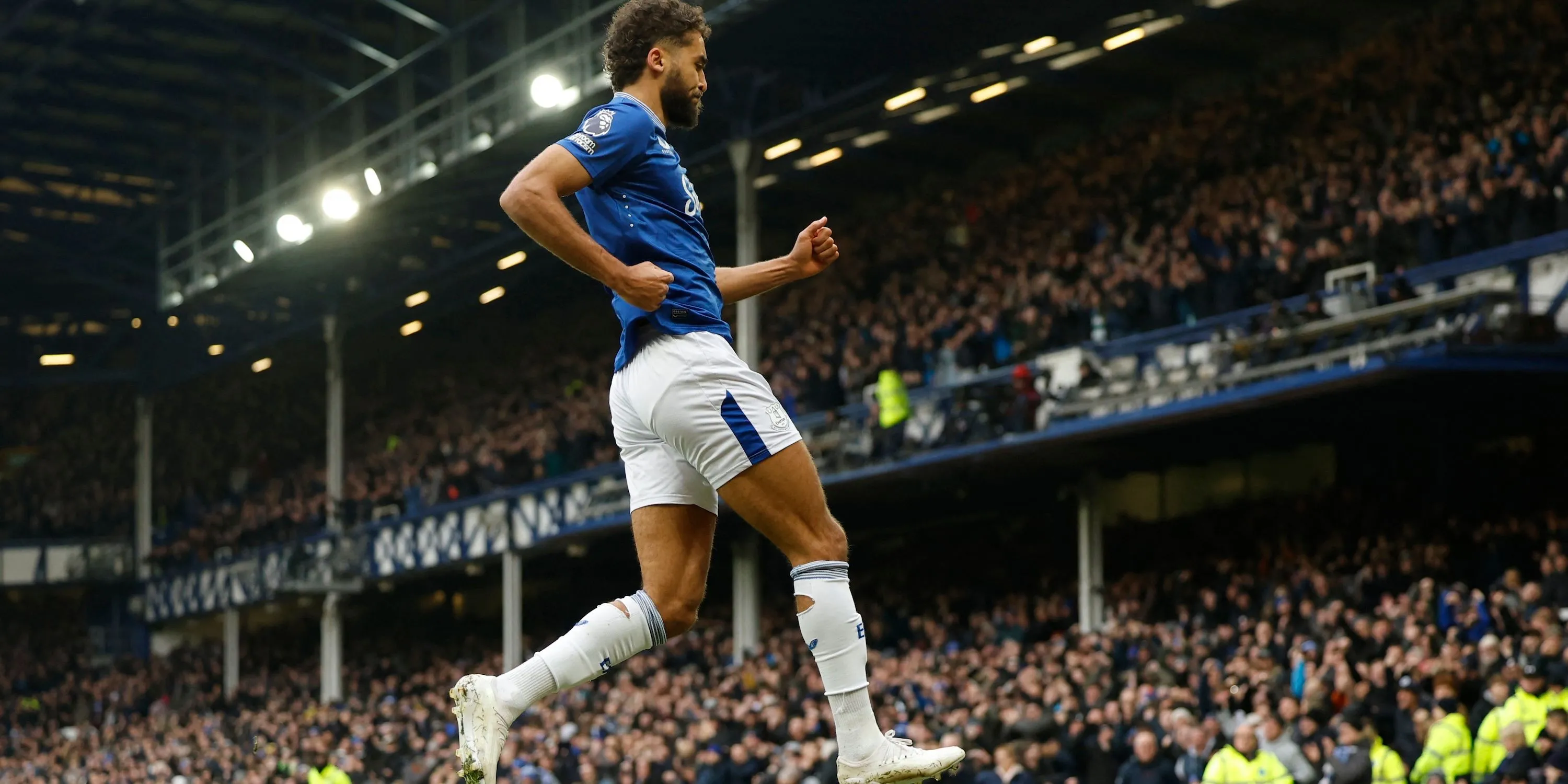 Tiền đạo Dominic Calvert-Lewin ăn mừng bàn thắng cho Everton