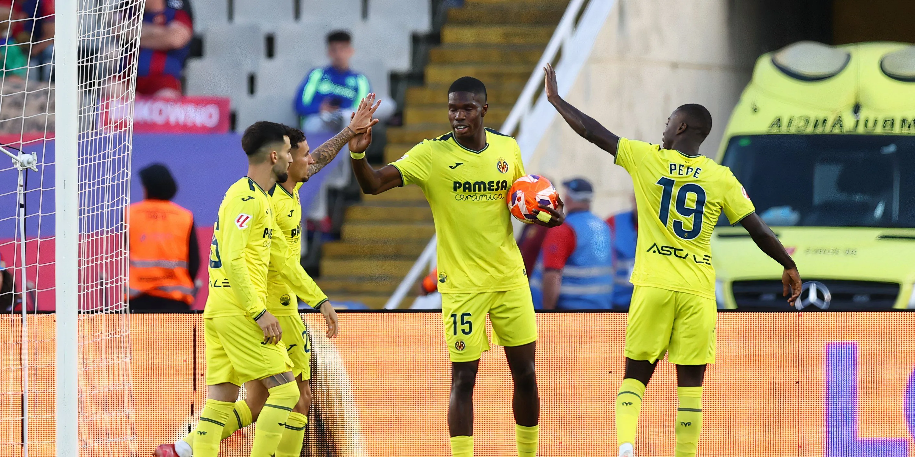 Tiền đạo Thierno Barry trong màu áo mới của Everton