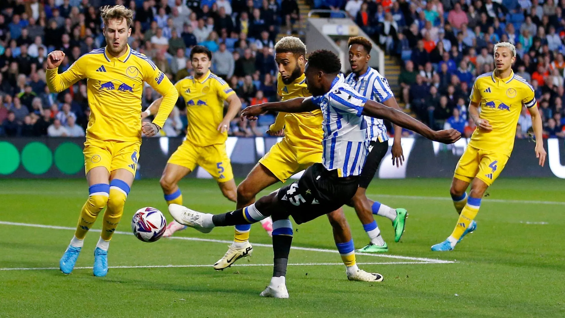 Tiền vệ Anthony Musaba trong một trận đấu của Sheffield Wednesday