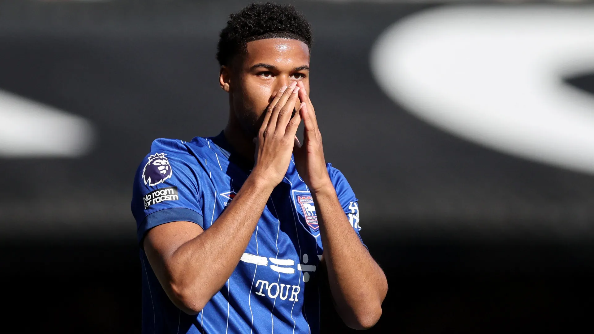 Tiền vệ Jens Cajuste trong màu áo Ipswich Town