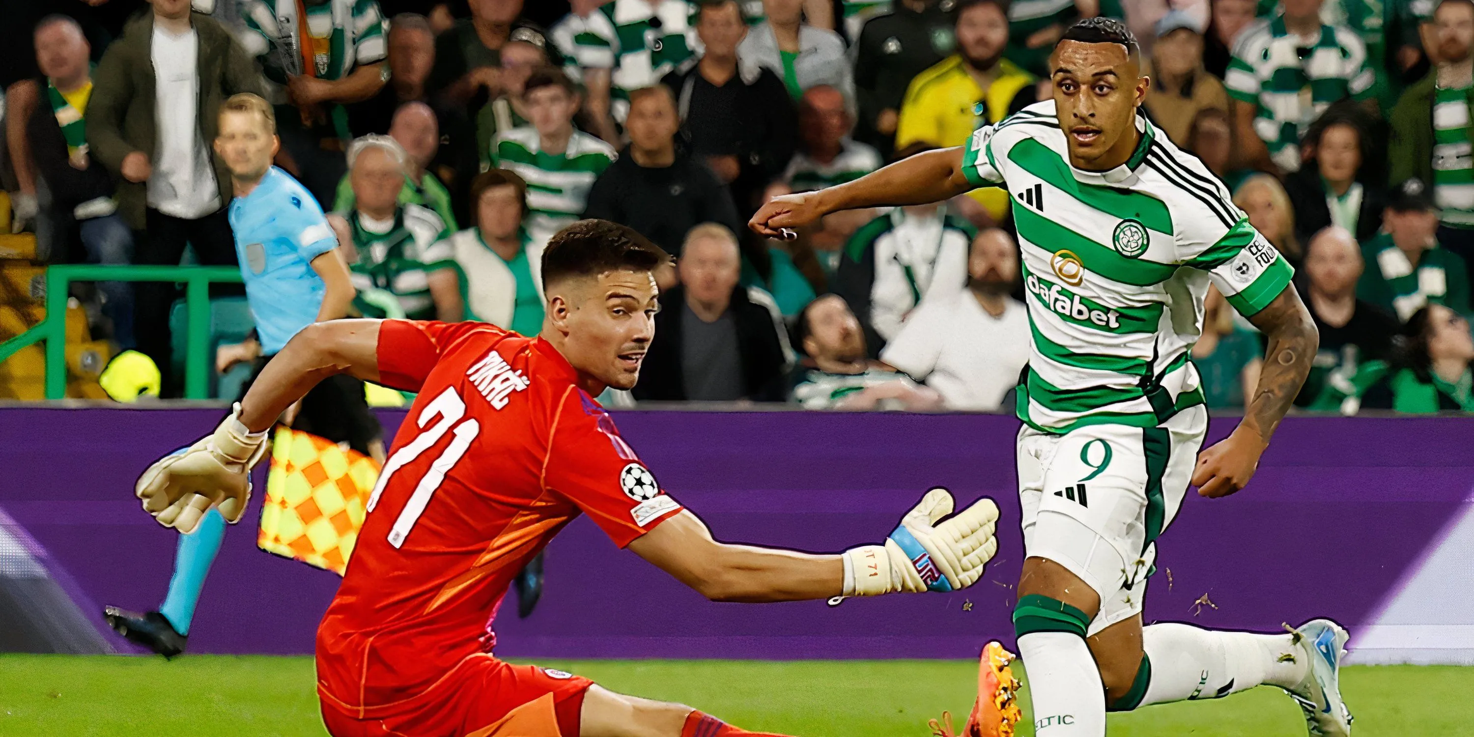 Adam Idah của Celtic trong một trận đấu Champions League