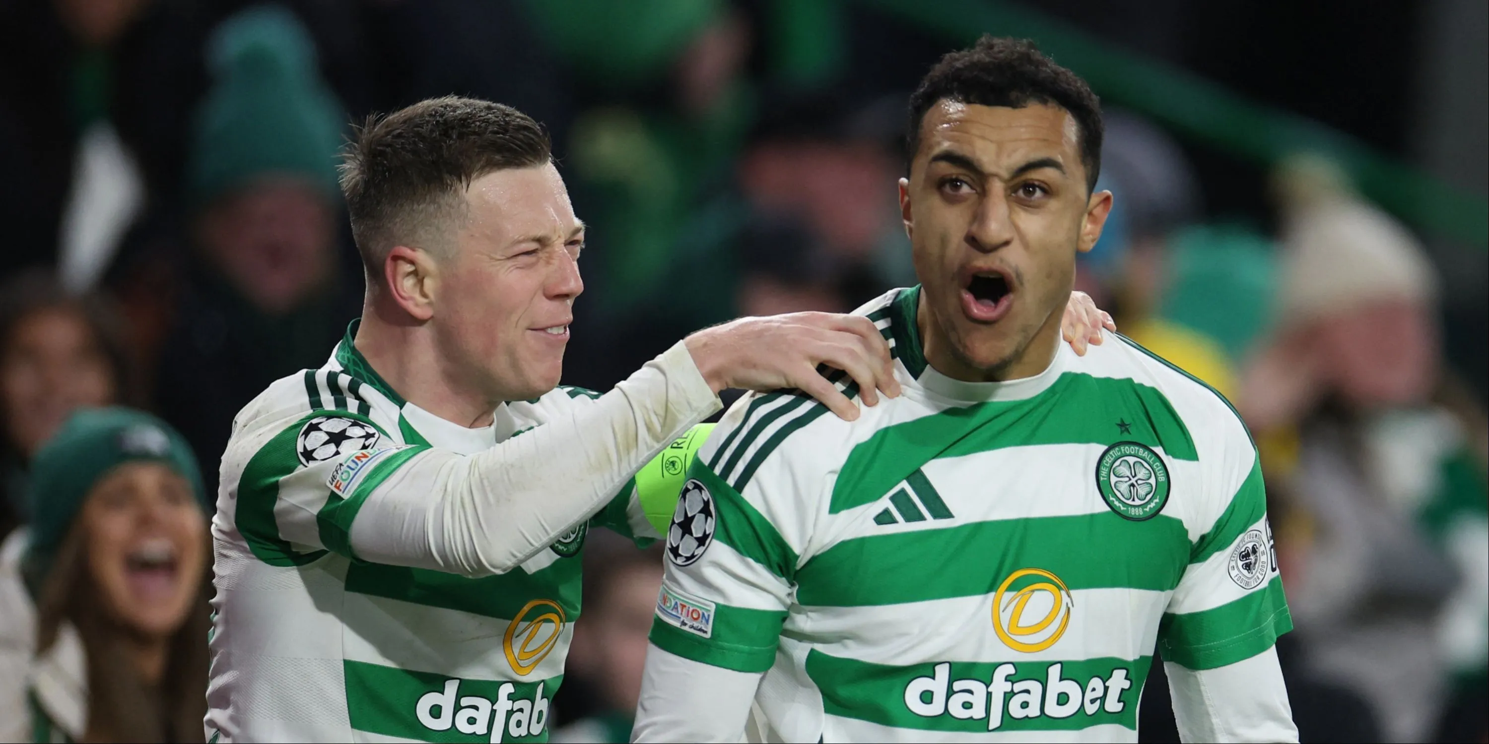 Adam Idah và đội trưởng Celtic Callum McGregor trong trận đấu