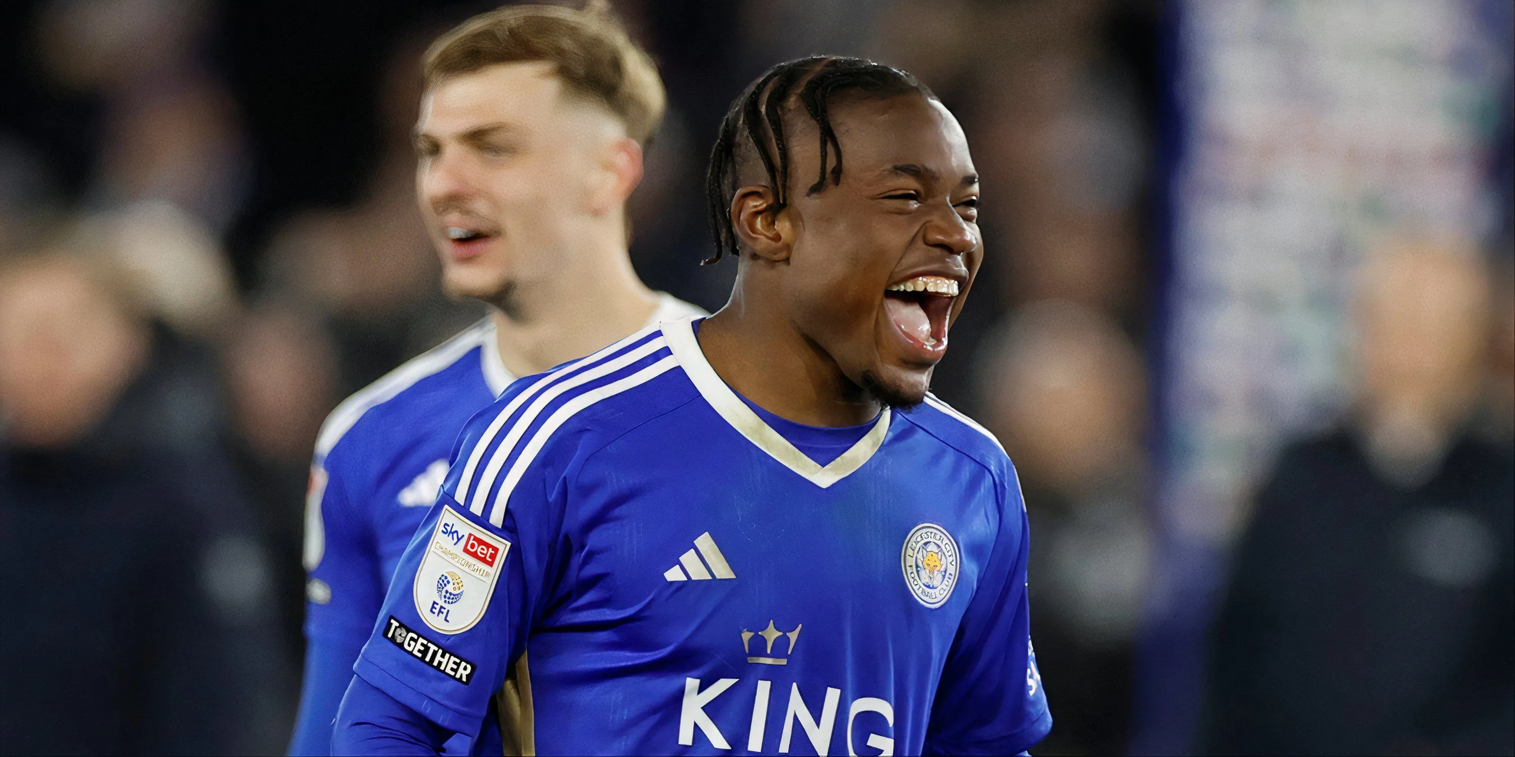 Cầu thủ Abdul Fatawu trong màu áo Leicester City, anh đang được Sunderland quan tâm