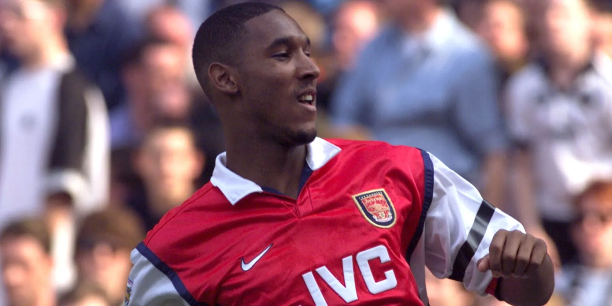 Nicolas Anelka ăn mừng bàn thắng trong thời gian khoác áo Arsenal.