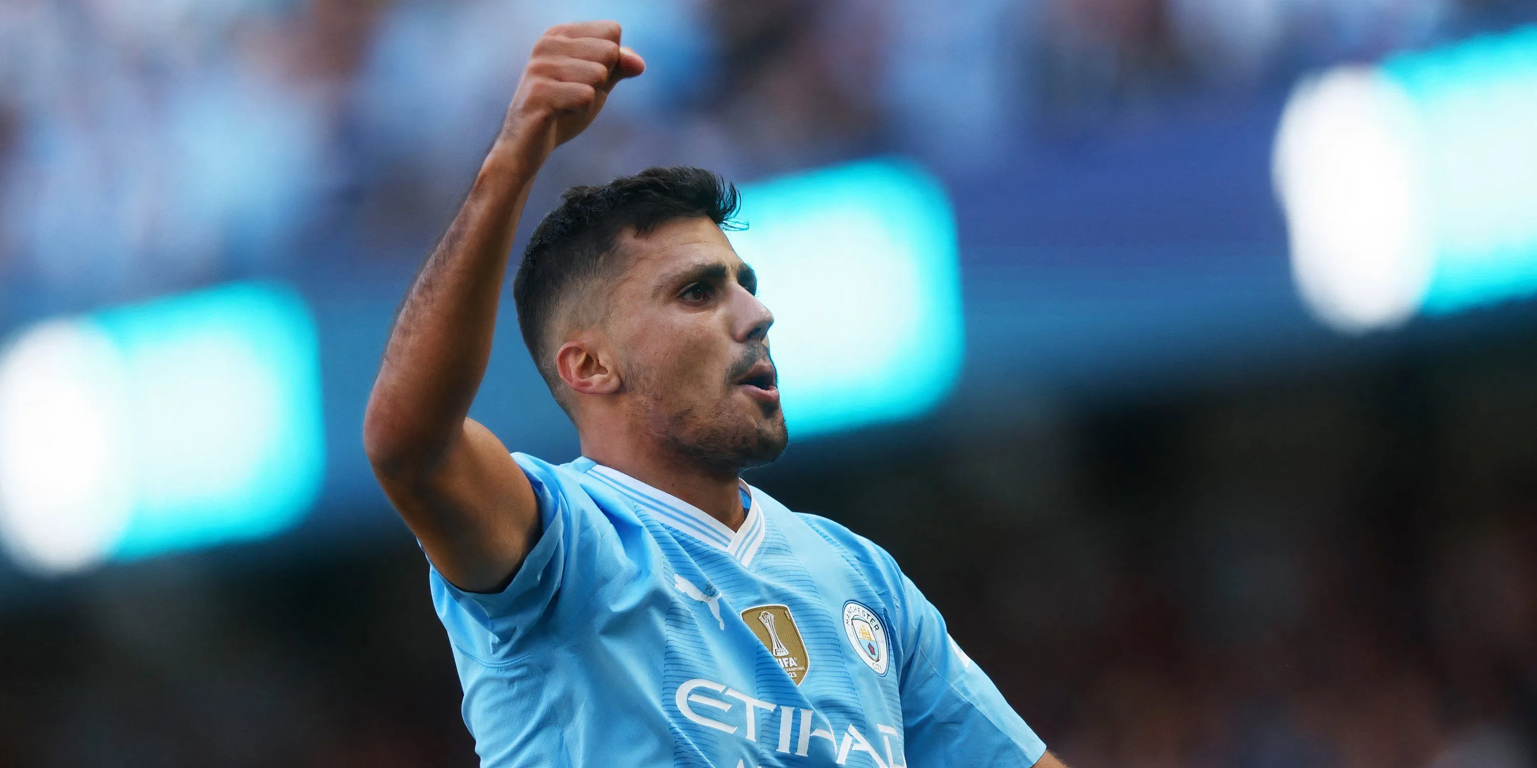 Tiền vệ Rodri của Man City ăn mừng bàn thắng
