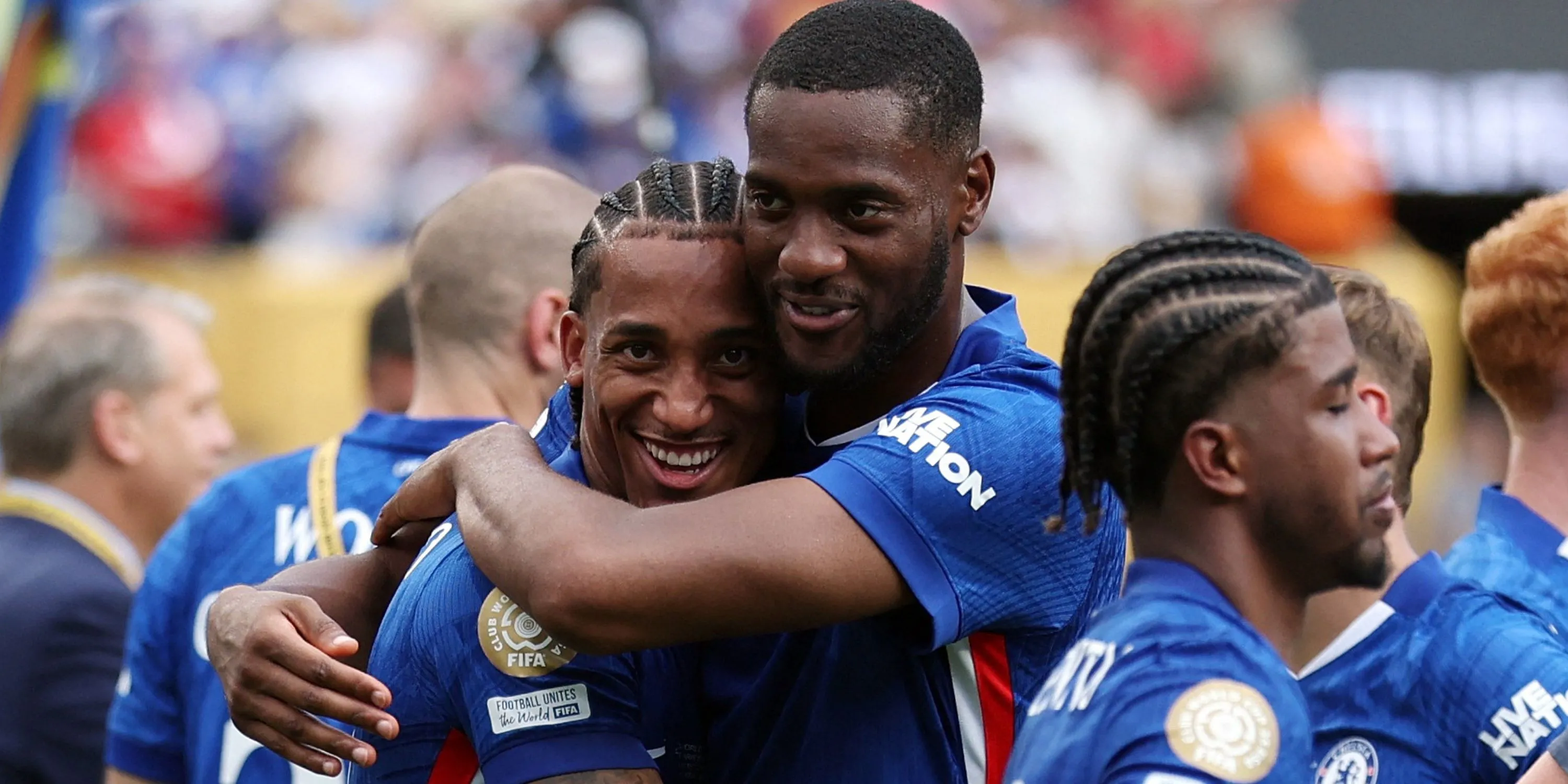 Tosin Adarabioyo của Chelsea và Joao Pedro đang ăn mừng bàn thắng