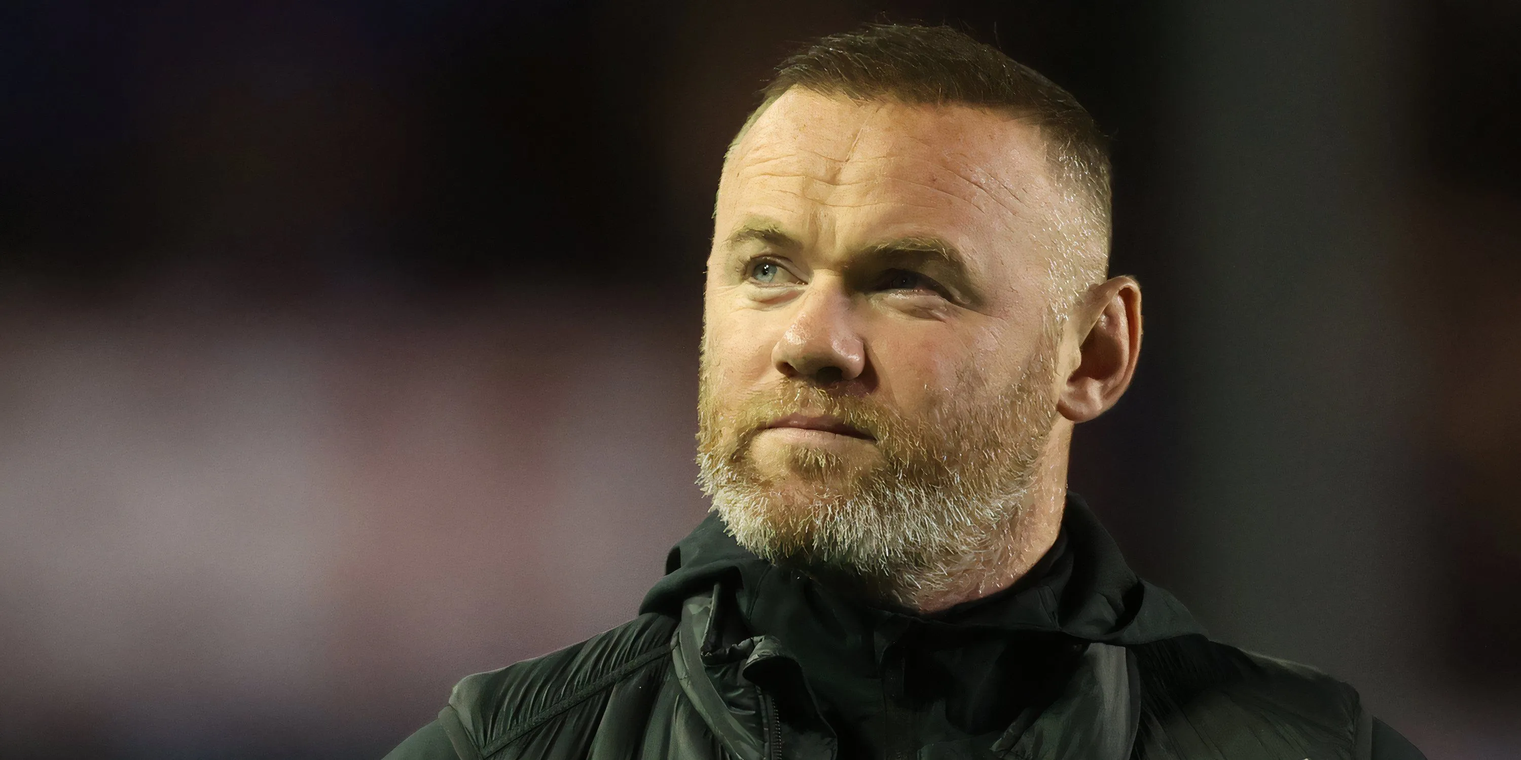 Cựu đội trưởng Manchester United Wayne Rooney trên sân cỏ