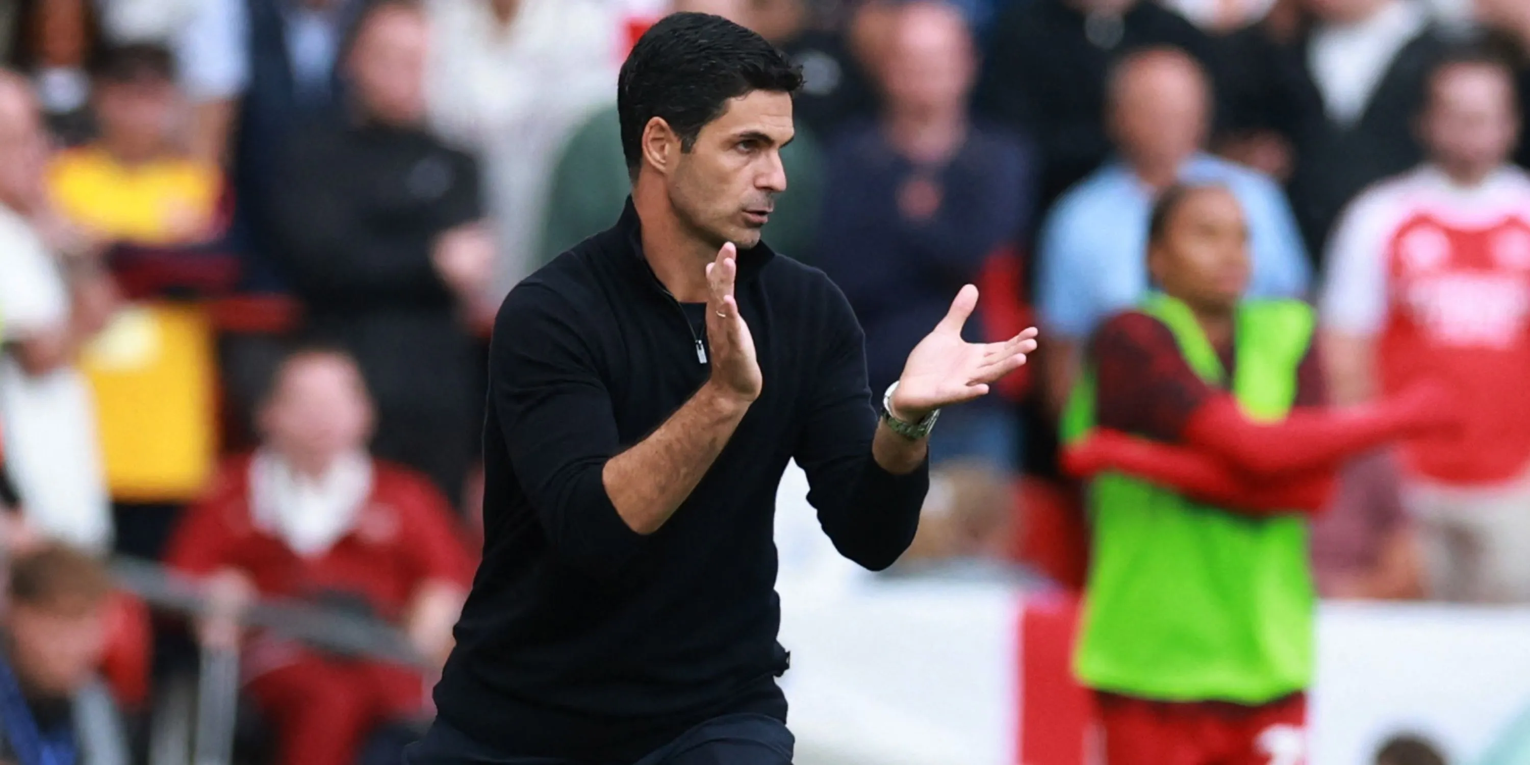 HLV Mikel Arteta của Arsenal trên đường biên, đối mặt với những thách thức lực lượng trước chuyến làm khách tại Cúp C1.