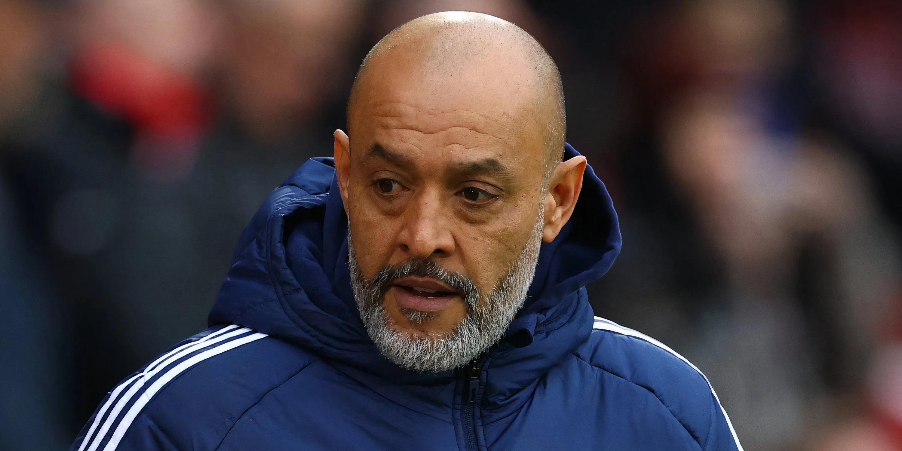 Nuno Espirito Santo trên cương vị HLV Nottingham Forest, người được đánh giá cao về khả năng tổ chức hàng thủ