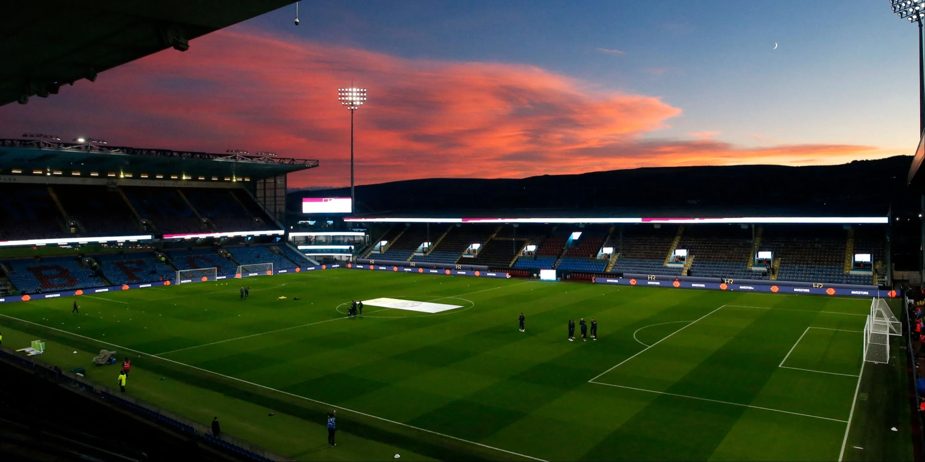 Sân Turf Moor của Burnley, một biểu tượng của bóng đá Anh.