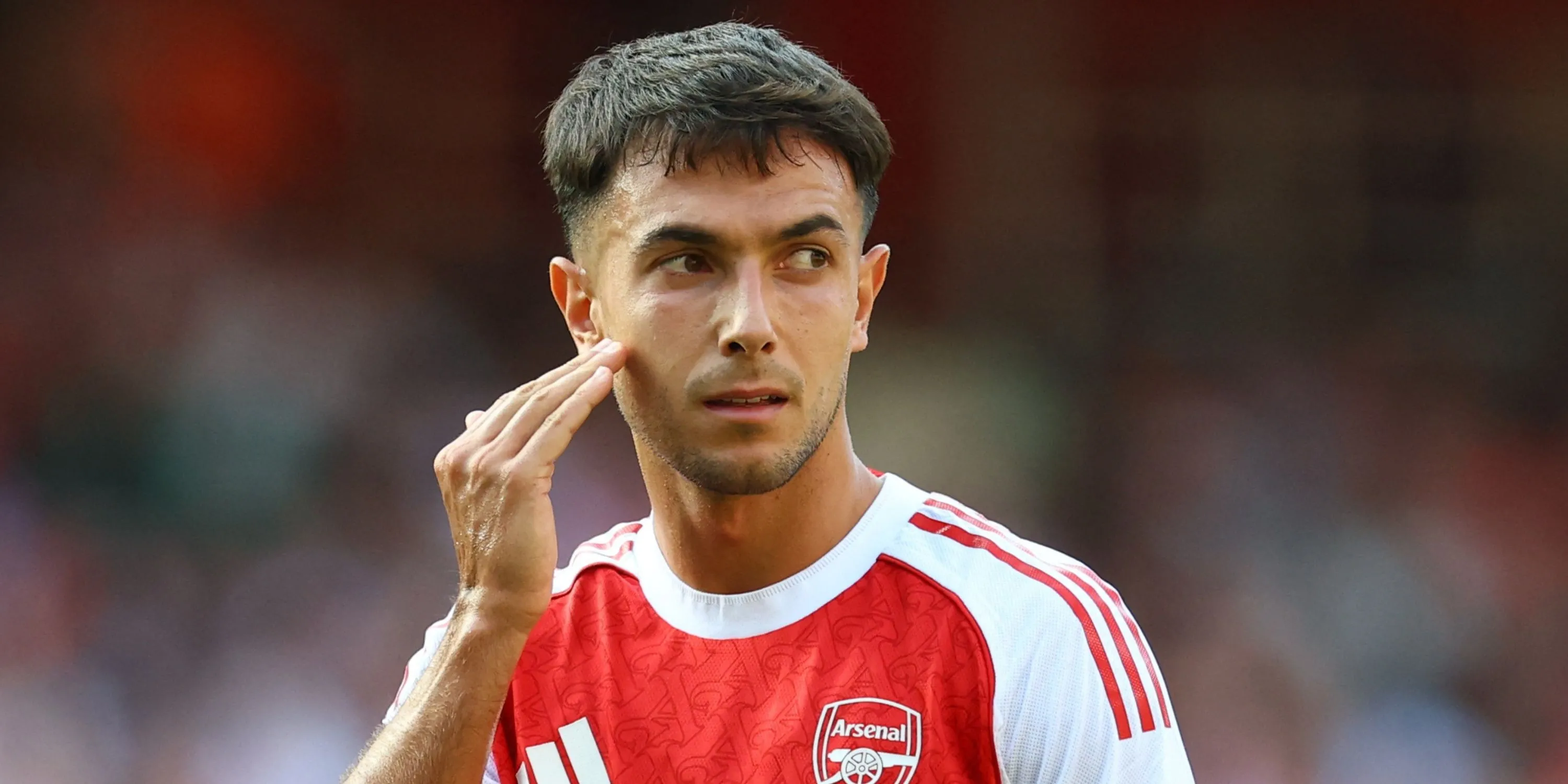 Tiền vệ Martin Zubimendi của Arsenal thể hiện kỹ năng kiểm soát bóng, anh vừa có cú đúp vào lưới Nottingham Forest.