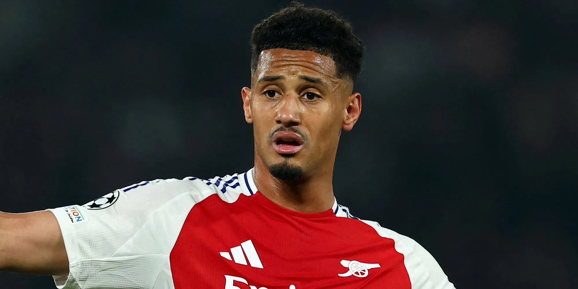 William Saliba là trung vệ chủ chốt của Arsenal, đang trong quá trình đàm phán gia hạn hợp đồng