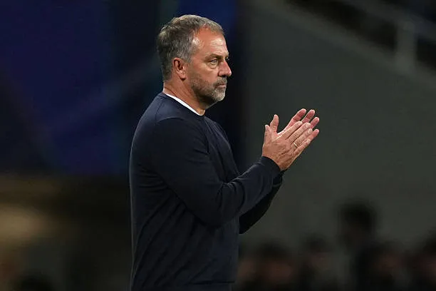 HLV Hansi Flick đối mặt nhiều vấn đề nhân sự và chiến thuật cần giải quyết