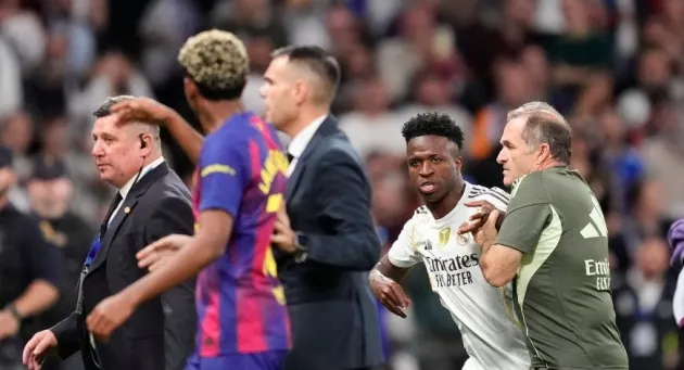 Vinicius và Yamal xảy ra căng thẳng trong El Clasico, lực lượng an ninh can thiệp để tránh xô xát