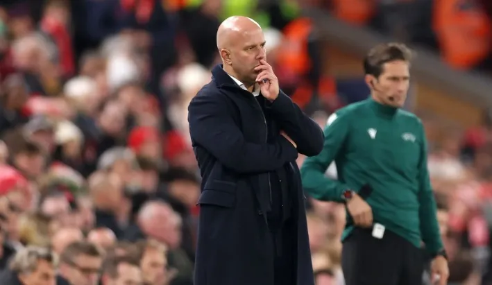 Arne Slot đang đối mặt với áp lực lớn từ chuỗi trận tệ hại của Liverpool