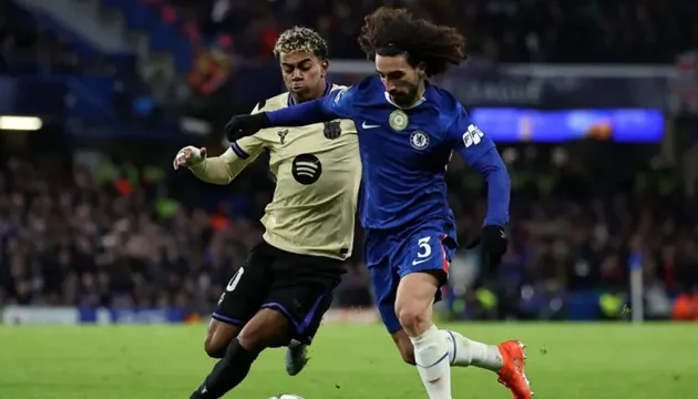 Lamine Yamal lu mờ trước Estevao trong trận đấu