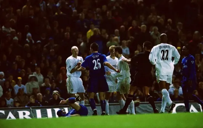 Chelsea và Leeds có mối thù kéo dài hàng thập kỷ.