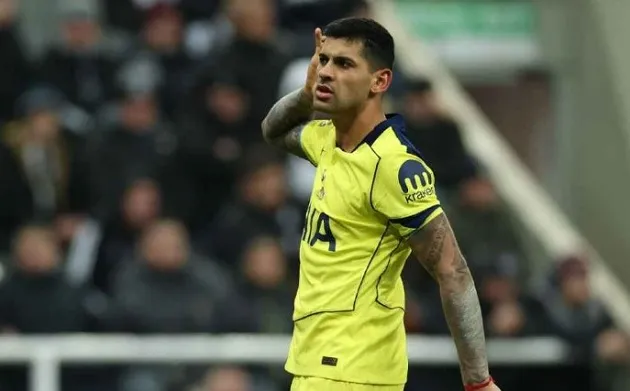 Romero là người hùng của Tottenham rạng sáng nay